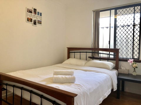 Charming Quiet Lodge-2 Minutes Walk To Shopping Complex - Accommodation Rockhampton 16