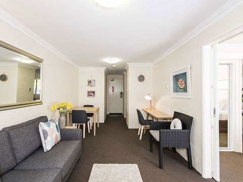 Subiaco Village 28 - Accommodation Rockhampton 3