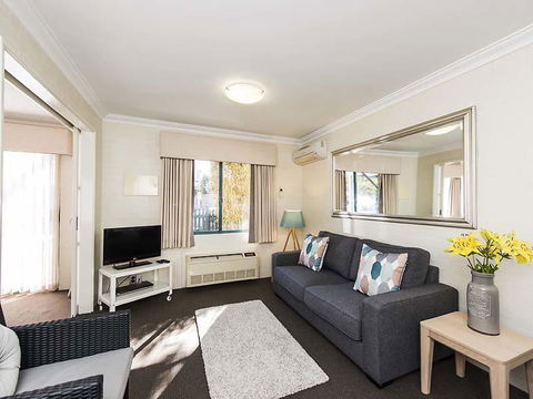 Subiaco Village 28 - Accommodation Rockhampton 2