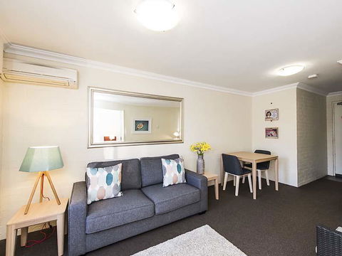 Subiaco Village 28 - Accommodation Rockhampton 5