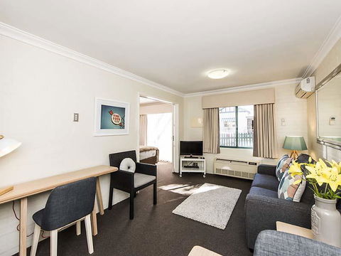 Subiaco Village 28 - Accommodation Rockhampton 6
