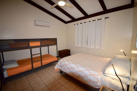 Wildsights Villas - Accommodation Rockhampton 3