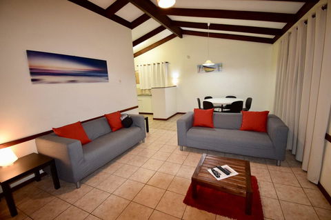 Wildsights Villas - Accommodation Rockhampton 2