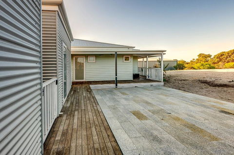 Blue Sky Escapes The Lookout Lancelin - Accommodation Rockhampton 2