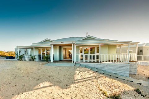 Blue Sky Escapes The Lookout Lancelin - Accommodation Rockhampton 0