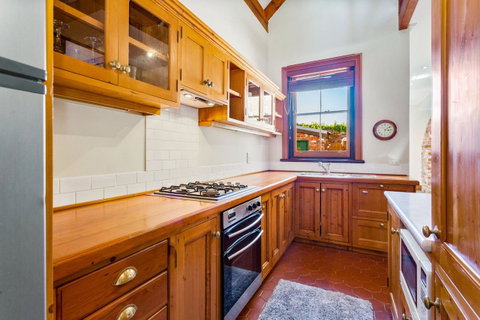 100 On South Callan Apartments - Accommodation Rockhampton 4