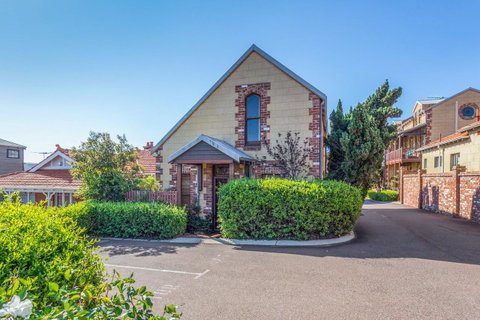 100 On South Callan Apartments - Accommodation Rockhampton 25