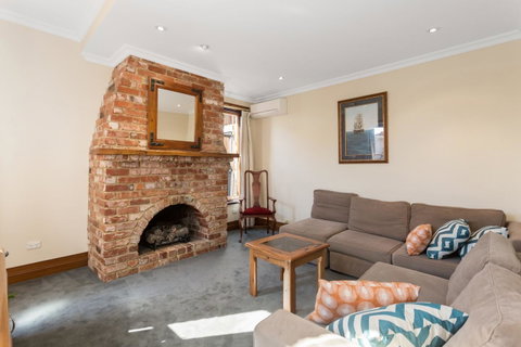 100 On South Callan Apartments - Accommodation Rockhampton 1