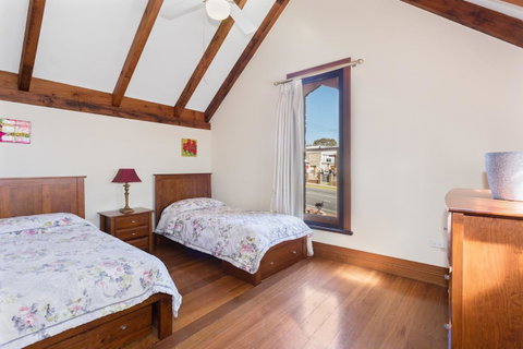100 On South Callan Apartments - Accommodation Rockhampton 12