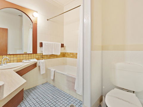 Heritage Country Motel - Accommodation Rockhampton 2