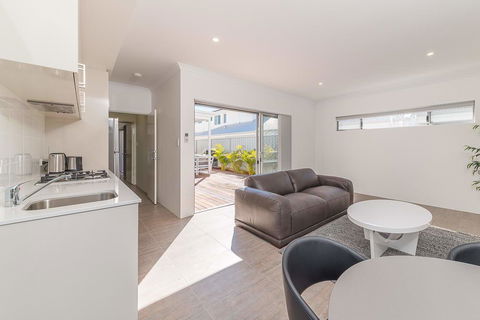 Karrinyup Waters Luxury House Rental - Accommodation Rockhampton 7