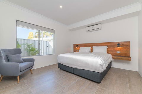 Karrinyup Waters Luxury House Rental - Accommodation Rockhampton 11