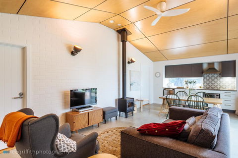 Stablebase - Accommodation Rockhampton 6
