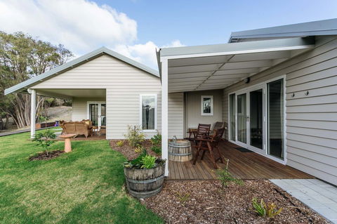 Stablebase - Accommodation Rockhampton 4