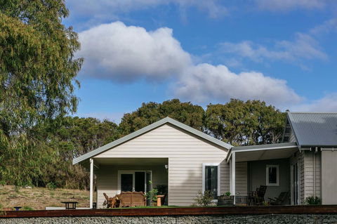 Stablebase - Accommodation Rockhampton 2