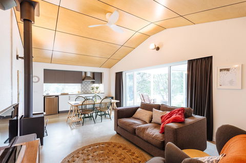 Stablebase - Accommodation Rockhampton 5