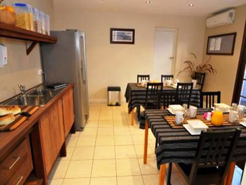 Waikiki Beach Bed And Breakfast - Accommodation Rockhampton 13