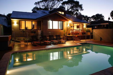 Waikiki Beach Bed And Breakfast - Accommodation Rockhampton 0