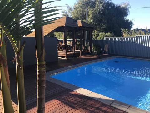 Waikiki Beach Bed And Breakfast - Accommodation Rockhampton 1