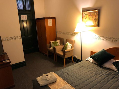 The Palace Hotel - Accommodation Rockhampton 3