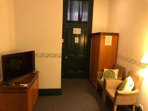 The Palace Hotel - Accommodation Rockhampton 1