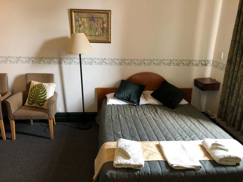 The Palace Hotel - Accommodation Rockhampton 5