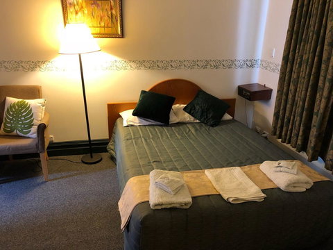 The Palace Hotel - Accommodation Rockhampton 4