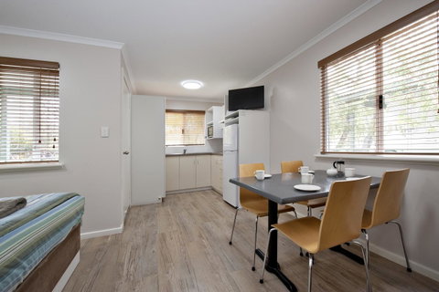 Mandalay Holiday Resort And Tourist Park - Accommodation Rockhampton 38