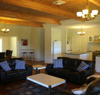 Burton Farmhouse - Accommodation Rockhampton