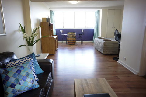 Studio 302 With Ocean Views - Accommodation Rockhampton 7