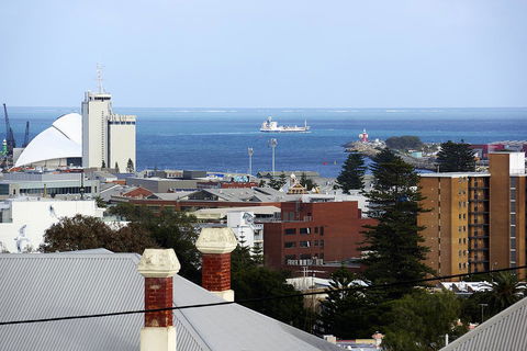 Studio 302 With Ocean Views - Accommodation Rockhampton 23