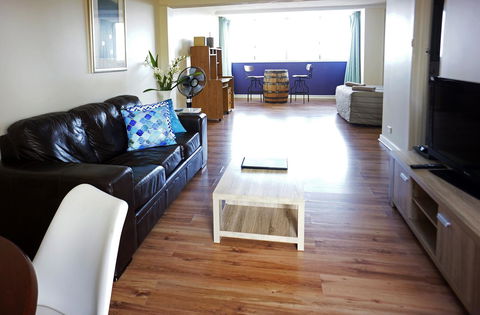 Studio 302 With Ocean Views - Accommodation Rockhampton 0