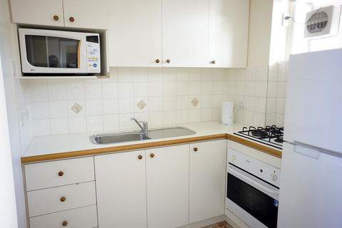 Studio 302 With Ocean Views - Accommodation Rockhampton 17