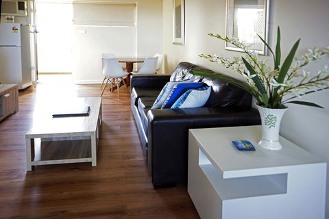 Studio 302 With Ocean Views - Accommodation Rockhampton 13