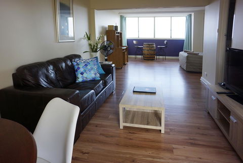 Studio 302 With Ocean Views - Accommodation Rockhampton 1