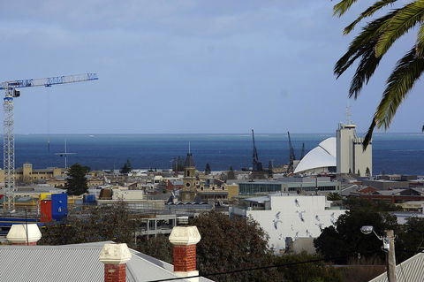 Studio 302 With Ocean Views - Accommodation Rockhampton 24