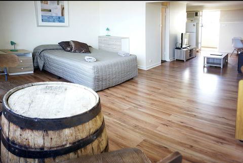 Studio 302 With Ocean Views - Accommodation Rockhampton 19