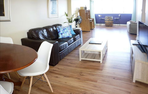 Studio 302 With Ocean Views - Accommodation Rockhampton 9