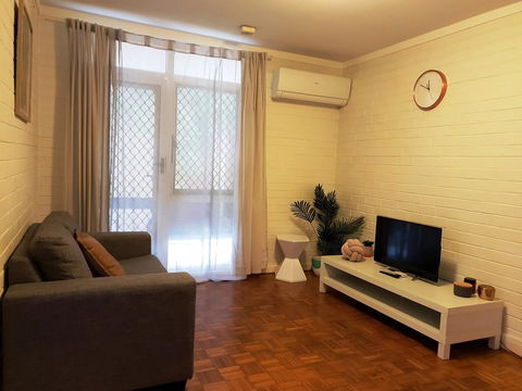 Fremantle Coastal Stay - 1 Bedroom Central Apartment - Accommodation Rockhampton 1