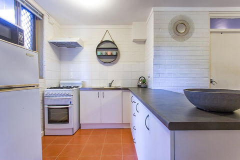 Fremantle Coastal Stay - 1 Bedroom Central Apartment - Accommodation Rockhampton 3