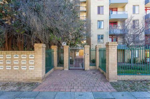 Fremantle Coastal Stay - 1 Bedroom Central Apartment - Accommodation Rockhampton 11