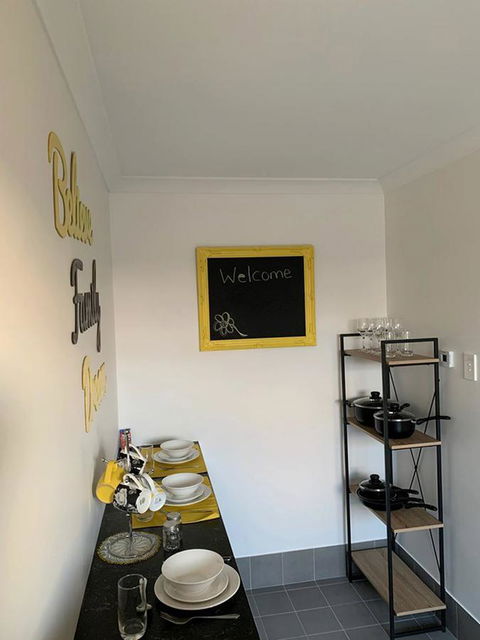 Stylish Colourfull Getaway - Accommodation Rockhampton 5