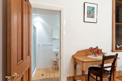 Annie's Victorian Terrace Accommodation Fremantle - Accommodation Rockhampton 12