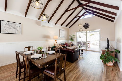 Maison Magnolia - Spacious Cozy Town House - Accommodation Rockhampton 1