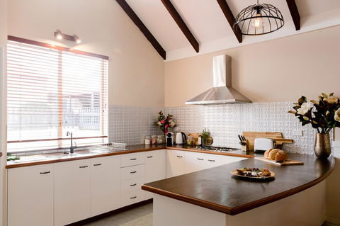 Maison Magnolia - Spacious Cozy Town House - Accommodation Rockhampton 4