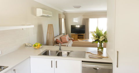 The Marina Hotel - Mindarie - Accommodation Rockhampton 24