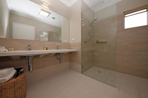 The Marina Hotel - Mindarie - Accommodation Rockhampton 15