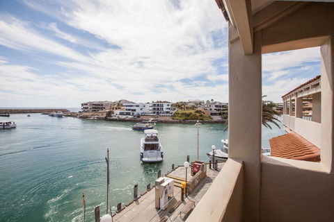 The Marina Hotel - Mindarie - Accommodation Rockhampton 2