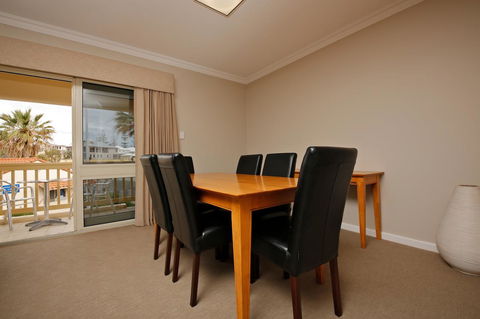 The Marina Hotel - Mindarie - Accommodation Rockhampton 11