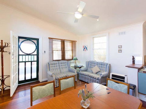 Sunset Cottage - Accommodation Rockhampton 4